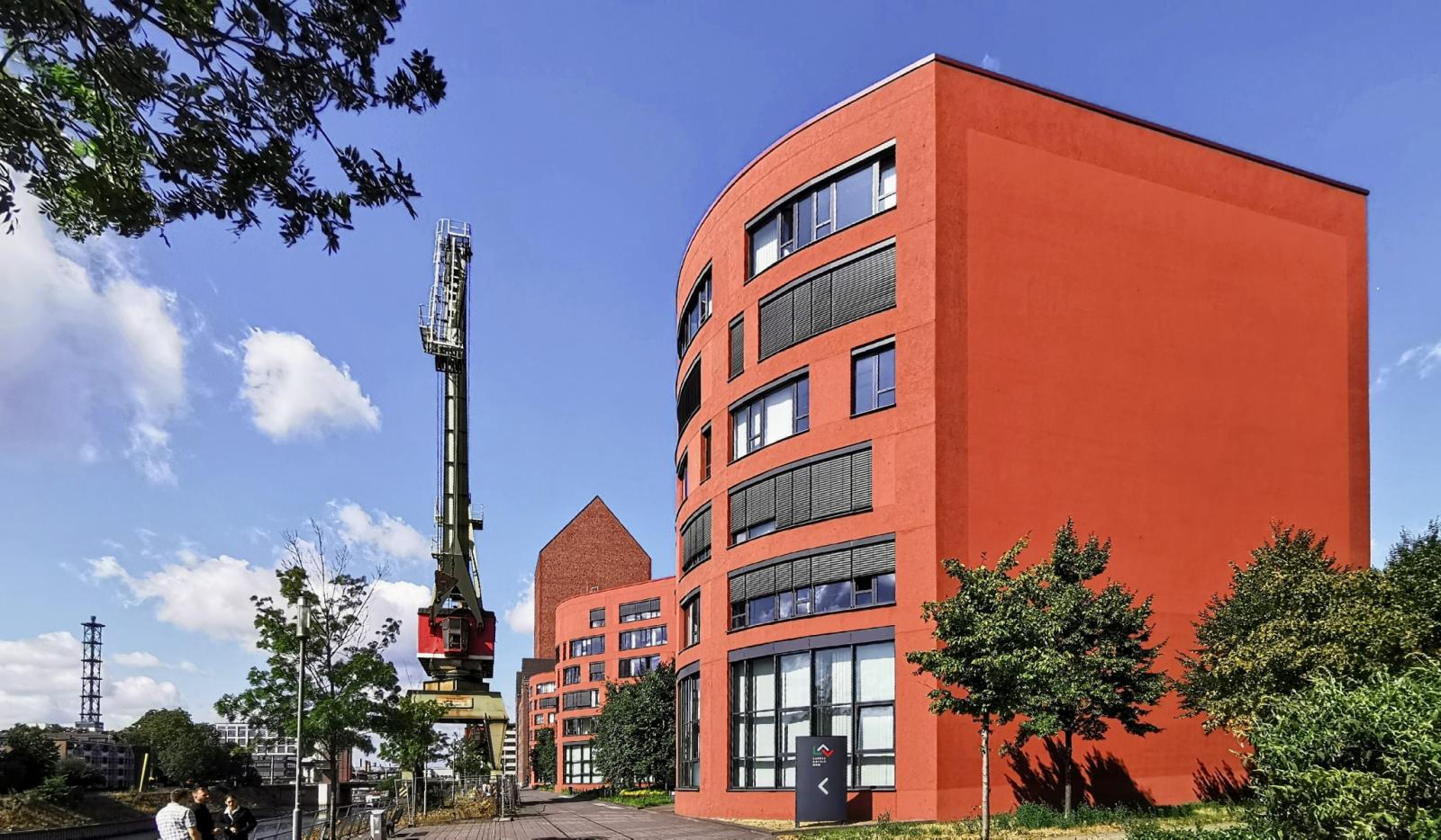 wellenförmiger Neubau von Osten gesehen