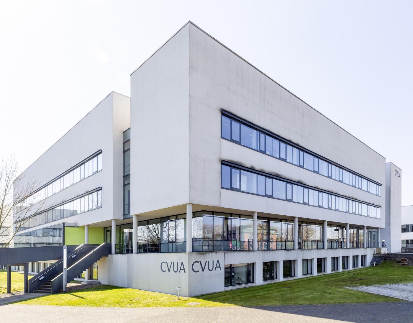 Eingangsbereich mit Brücke, CVUA-MEL Münster