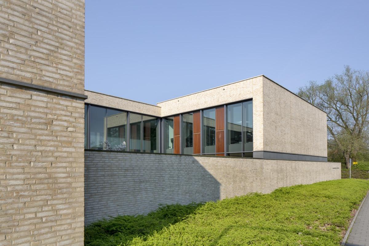 Straßenfassade der Domsingschule Münster