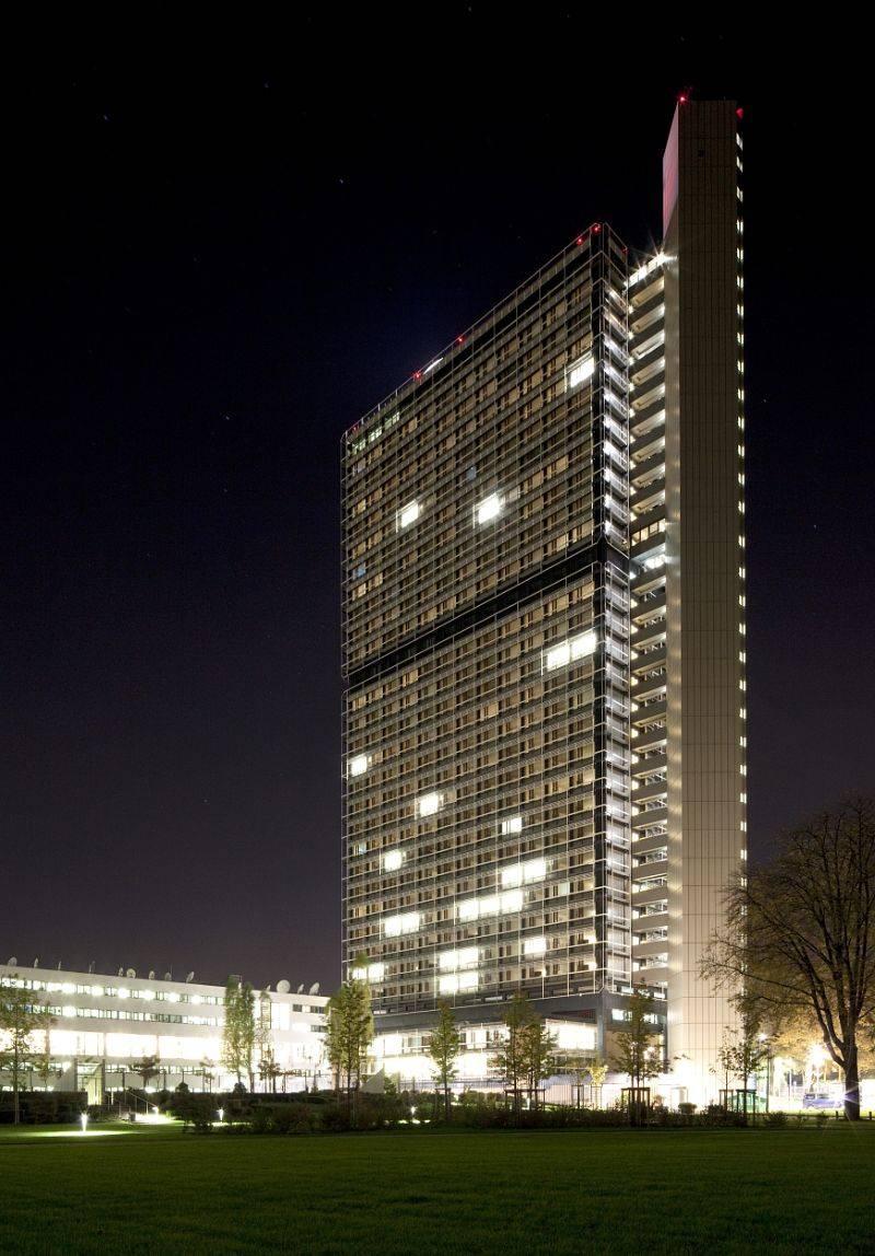 Abgeordnetenhaus bei Nacht