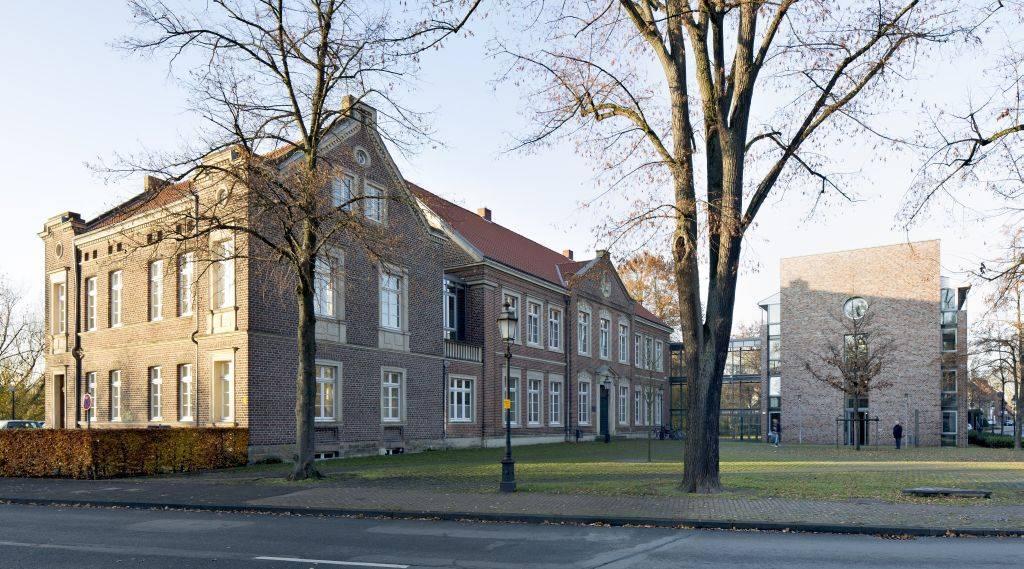 Bestandsbau und Neubau