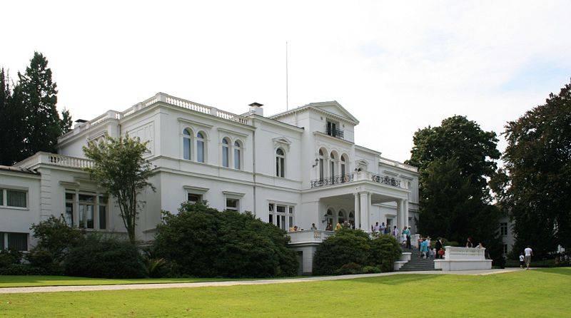 Rheinseite der Villa