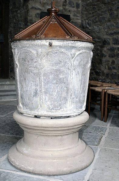 Romanischer Taufstein aus St. Martinus