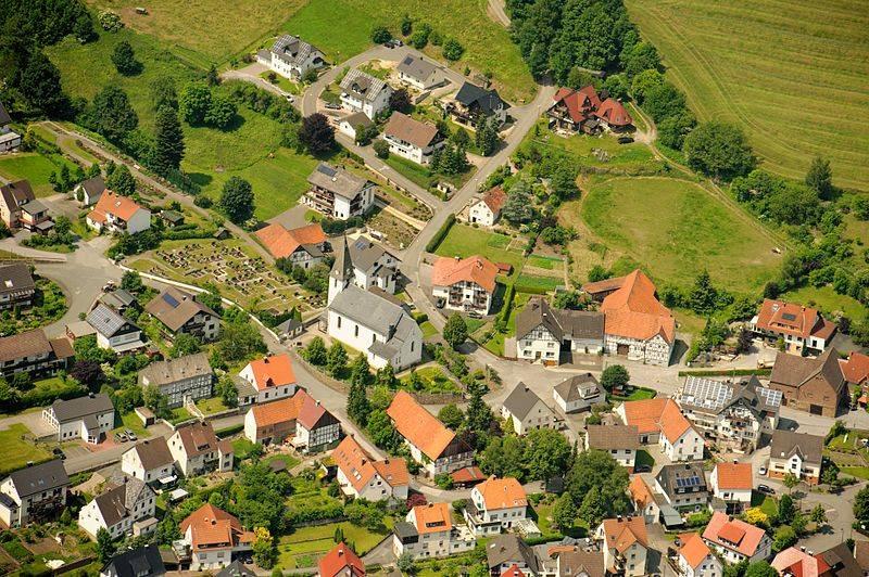 Luftbild St. Vitus in Brilon-Bontkirchen