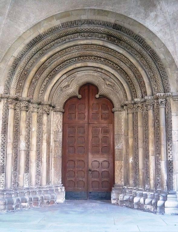 Romanisches Stufenportal von St. Jakobi