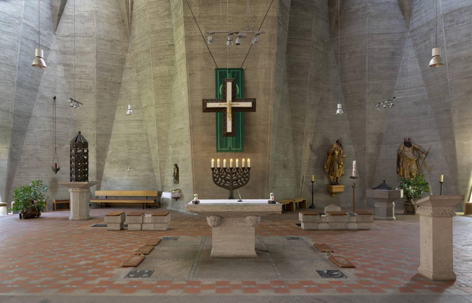 Altarraum der Kirche St. Paulus