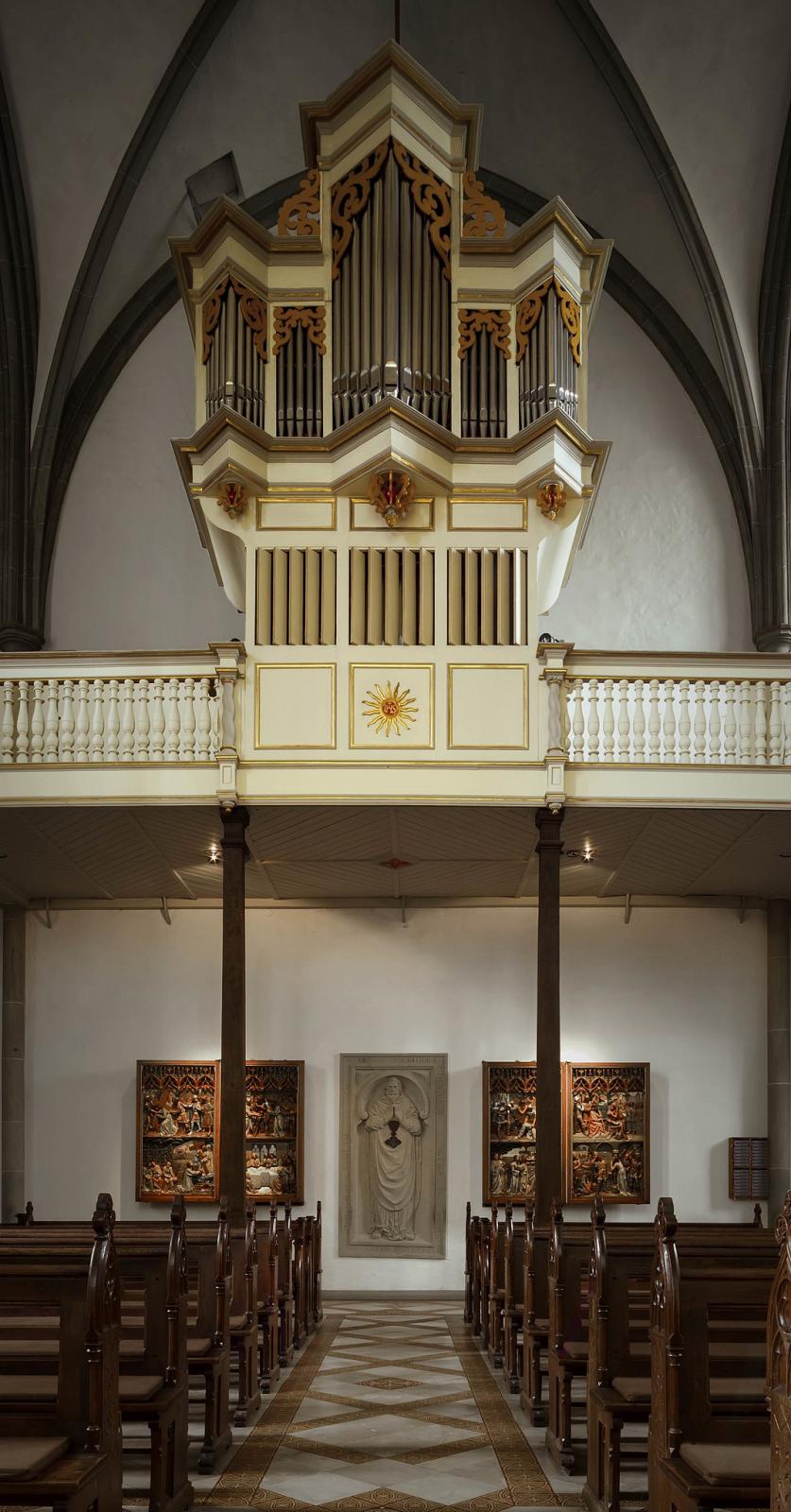 Blick auf die Orgel