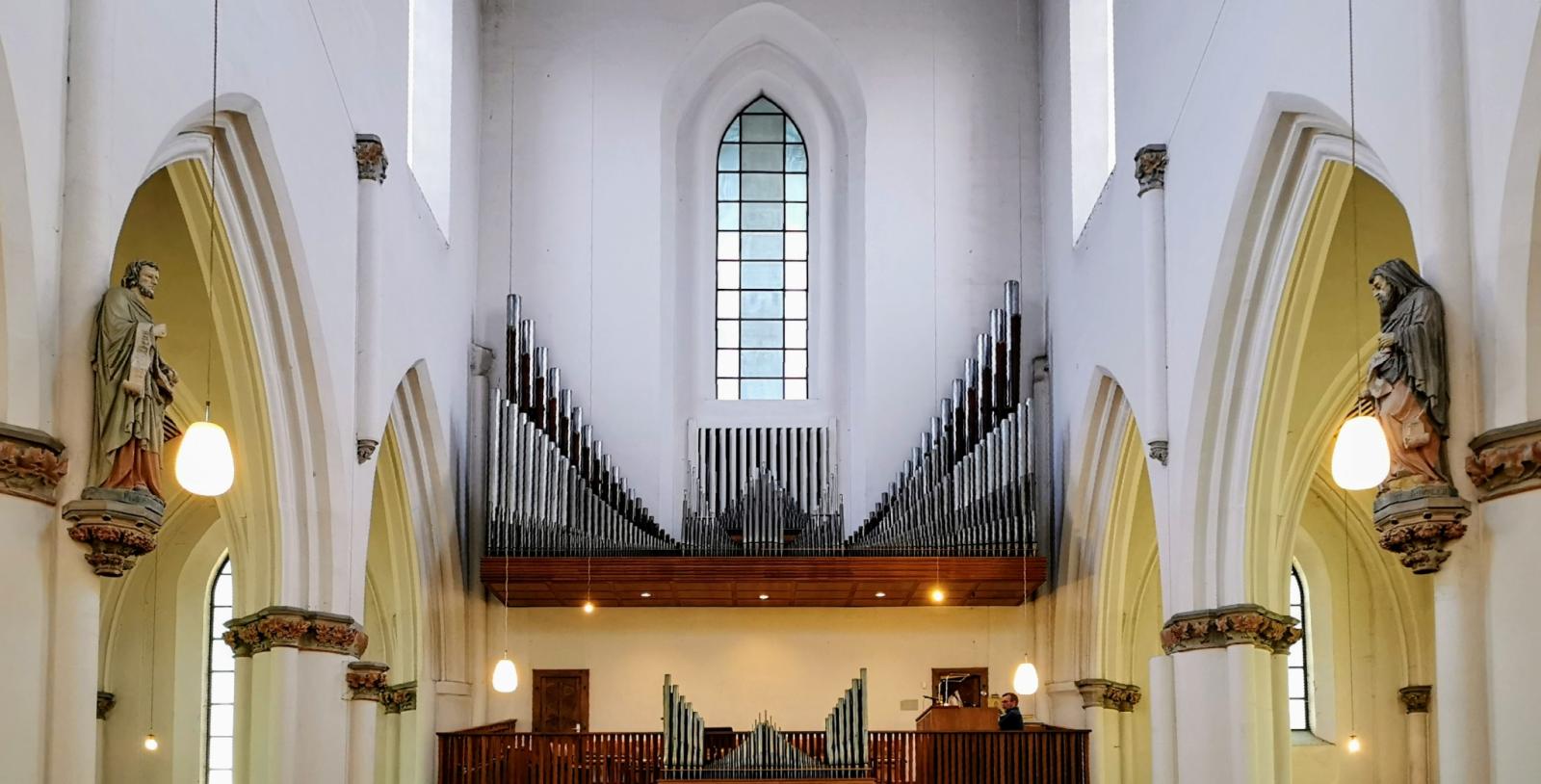 Blick auf die Orgel