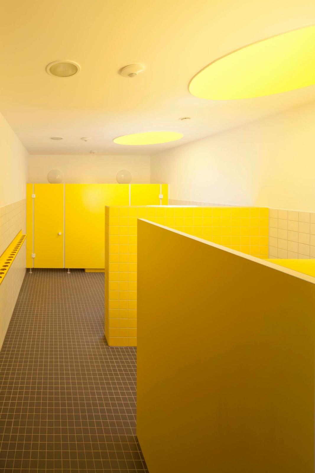 Blick in einen Waschraum der Kita