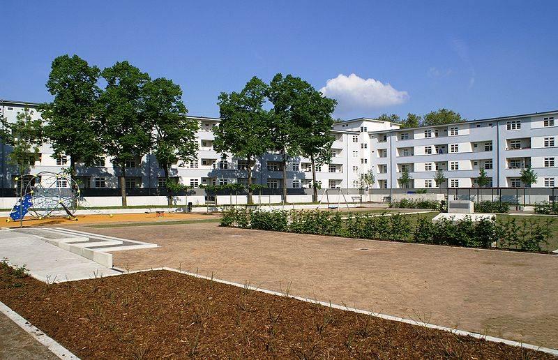 Spielplatz im Hof der Wohnsiedlung Blauer Hof in Köln-Buchforst