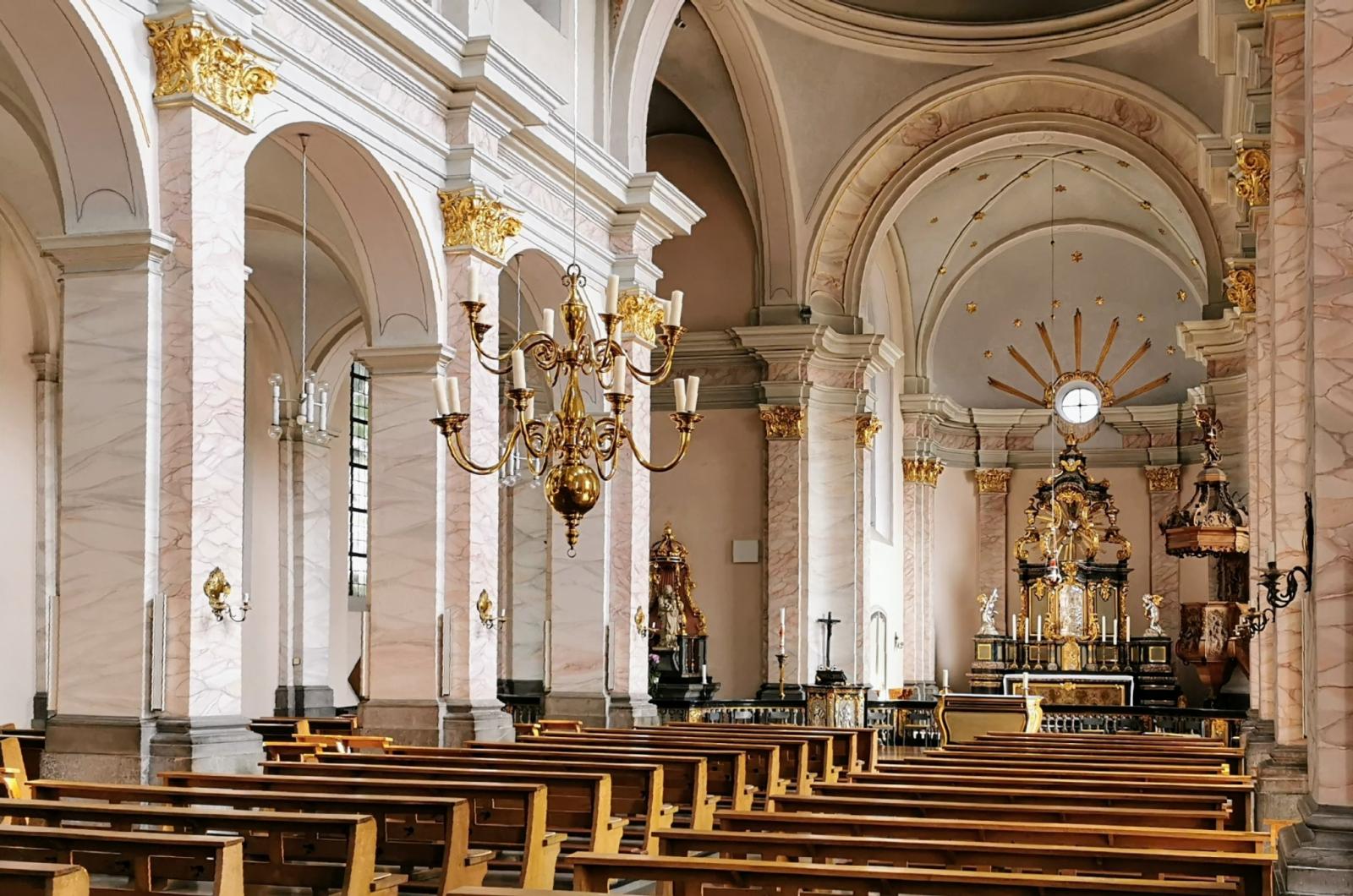 Innenansicht St. Michael Richtung Chor