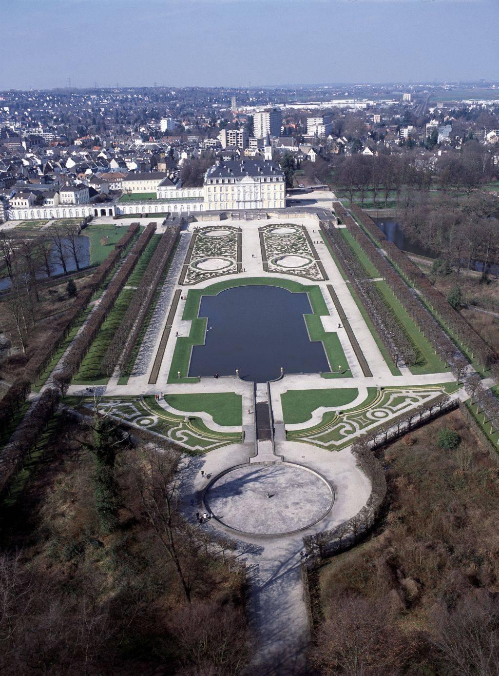 Luftaufnahme des Parks von Schloss Augustusburg