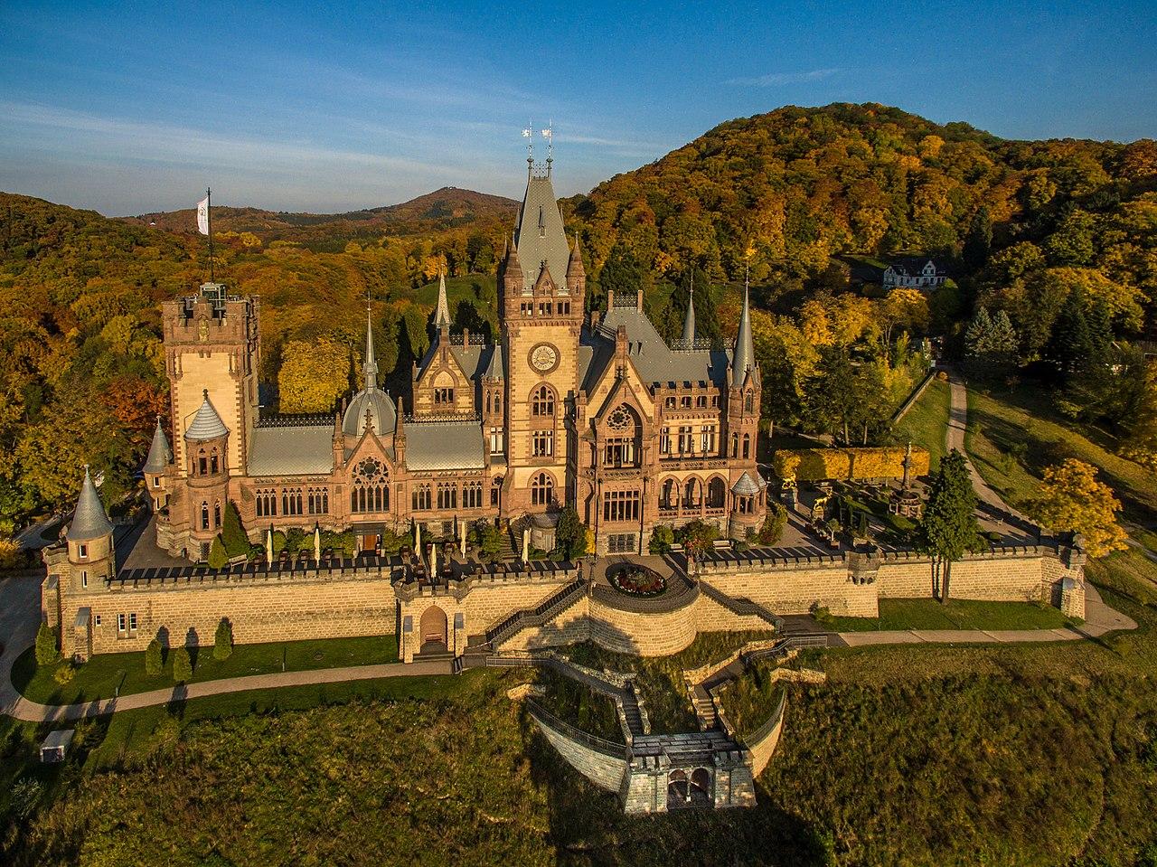Luftbild Schloss Drachenburg Westansicht
