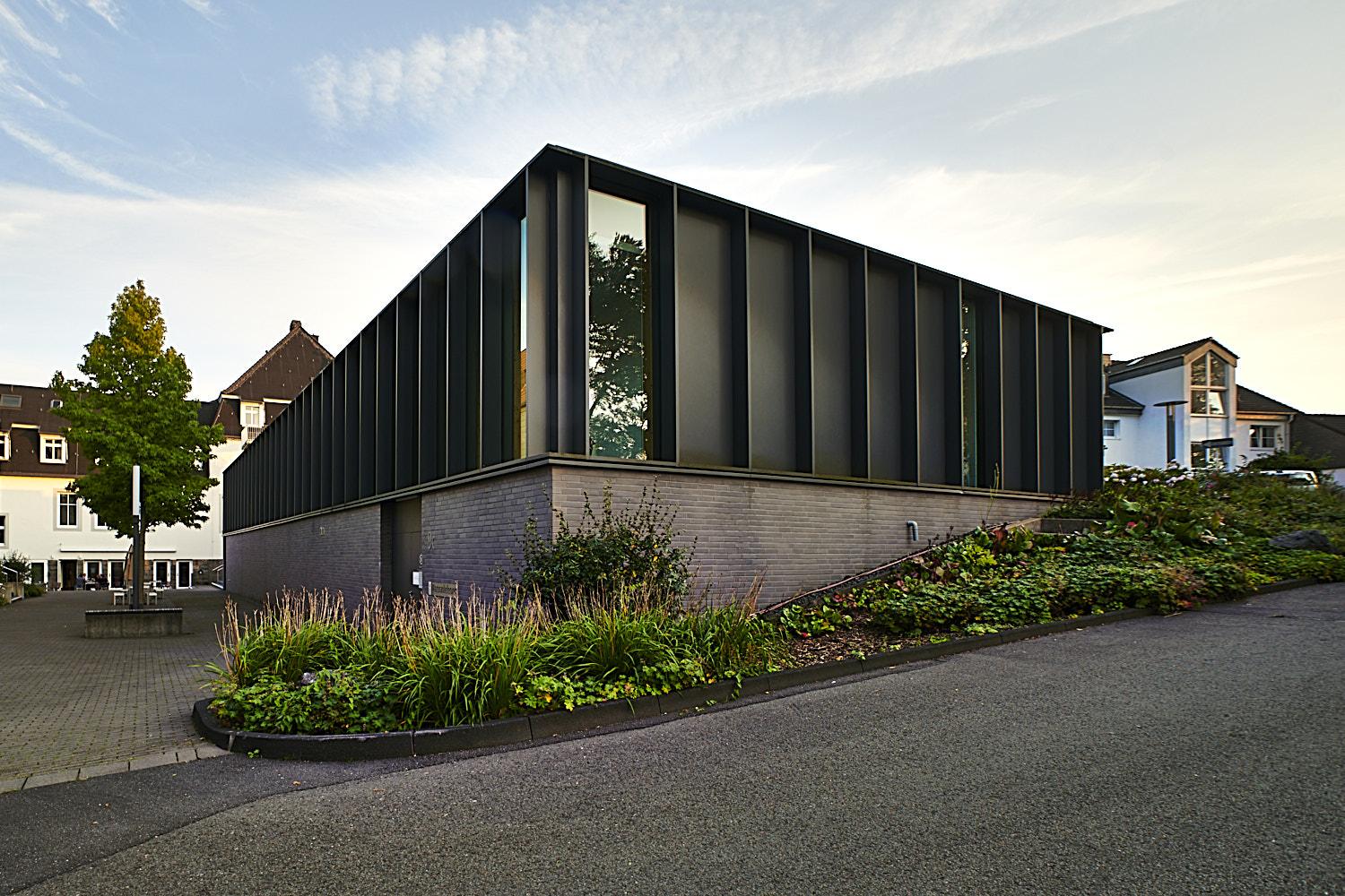 Speisehaus der Vereinten Evangelischen Mission, Ecksituation