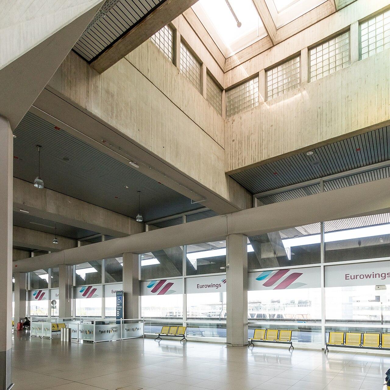 Empfangsgebäude Terminal, Sichtbeton-Konstruktion