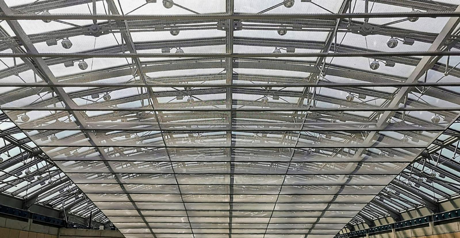 Untersicht der Glasdecke Tonnendach