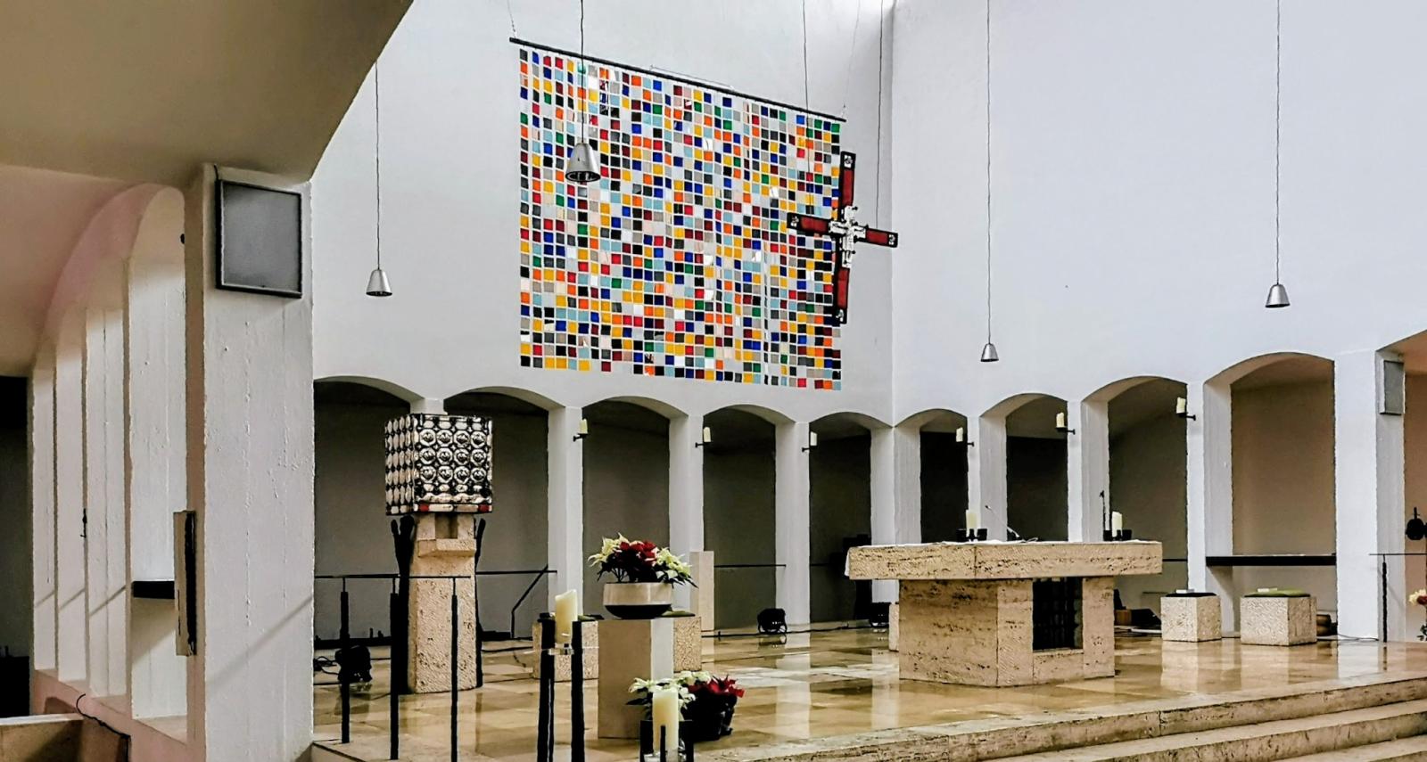 Altarbereich Heilig-Kreuz-Kirche Bocholt