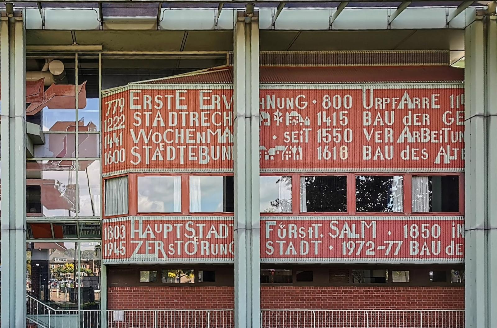 Schriftzüge auf der Fassade