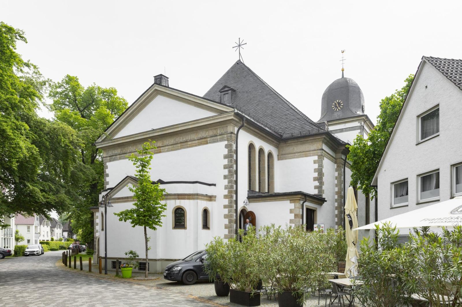 Rückwärtige Straßenansicht, Höhen- und Dachstaffelung