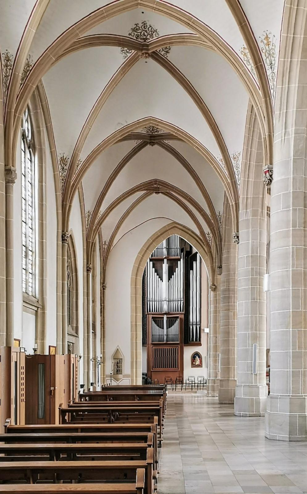 Blick in das Seitenschiff