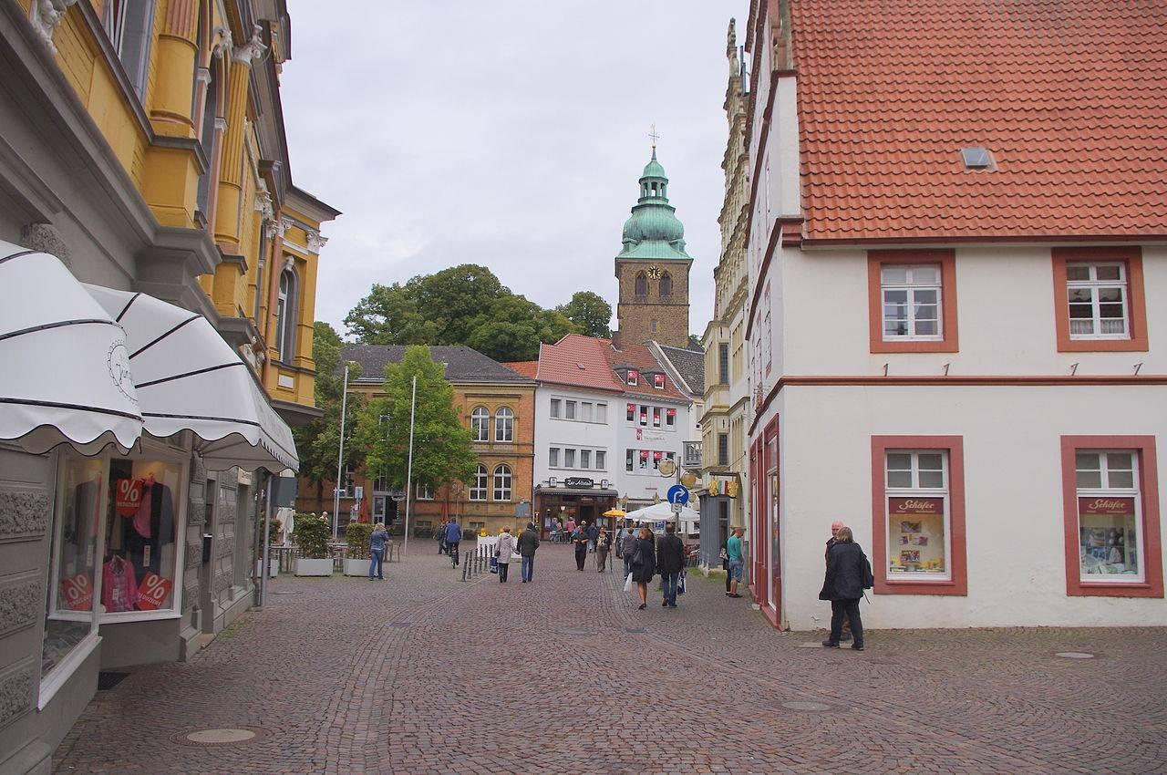Blick durch die Altstadt zur Stadtkirche