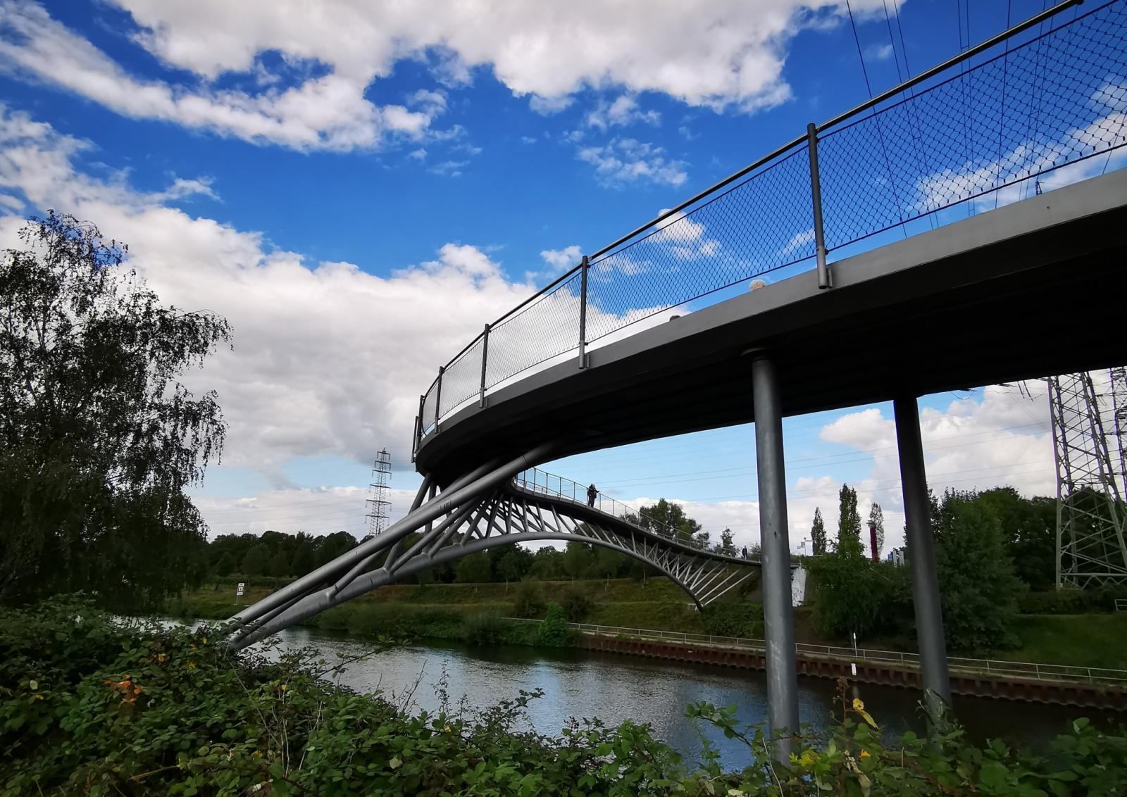 Brücke mit Tragwerk über den Rhein-Herne-Kanal