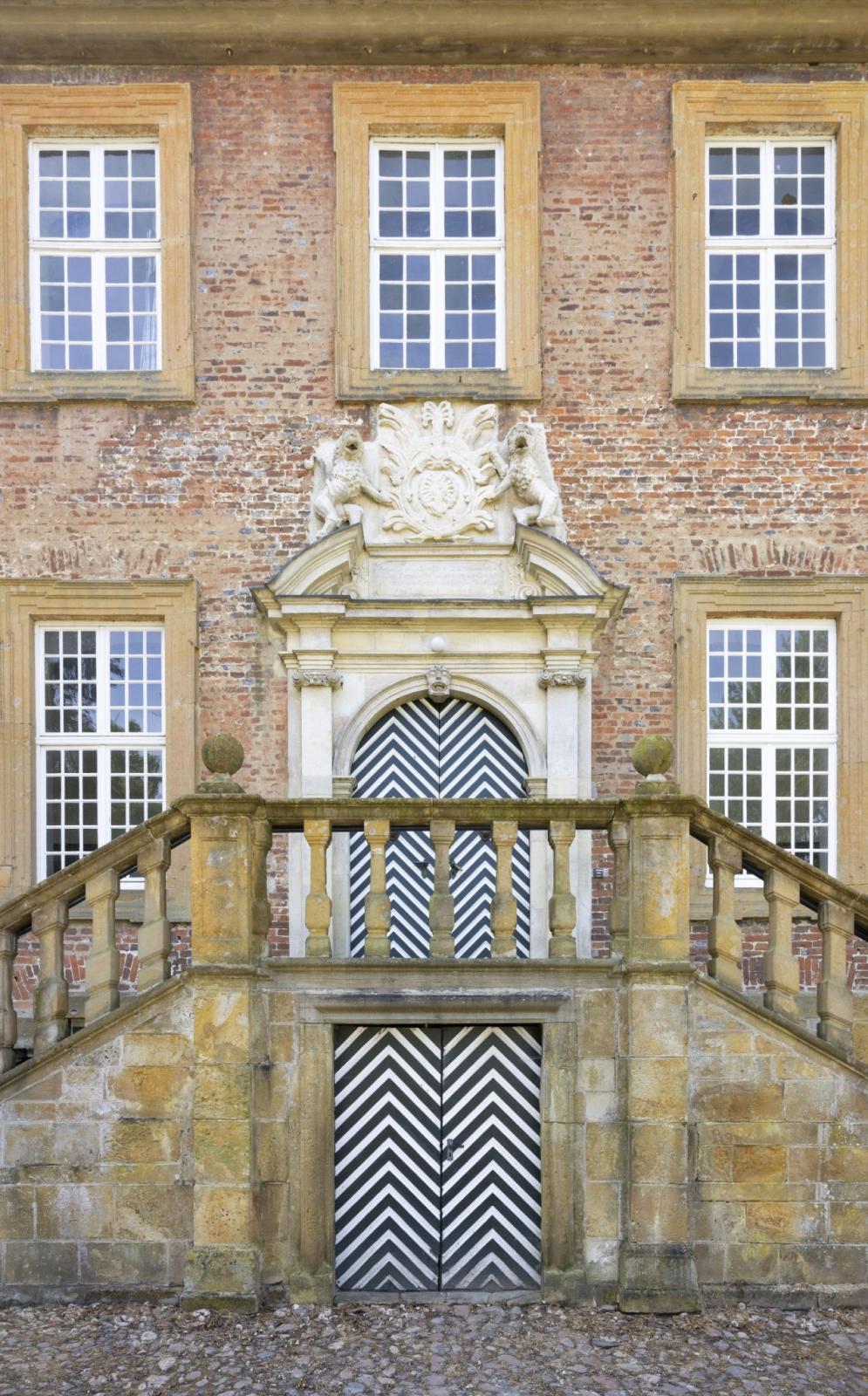 Portal im Mittelrisalit des Propsteigebäudes
