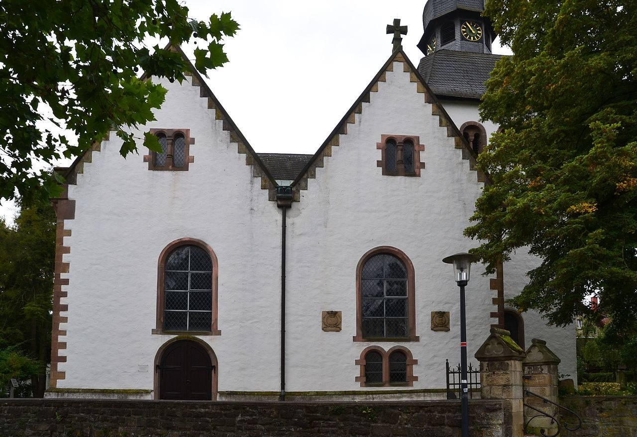 Ev.-Ref. Kirche Lemgo-Brake, Seitenschiff mit Wappensteinen