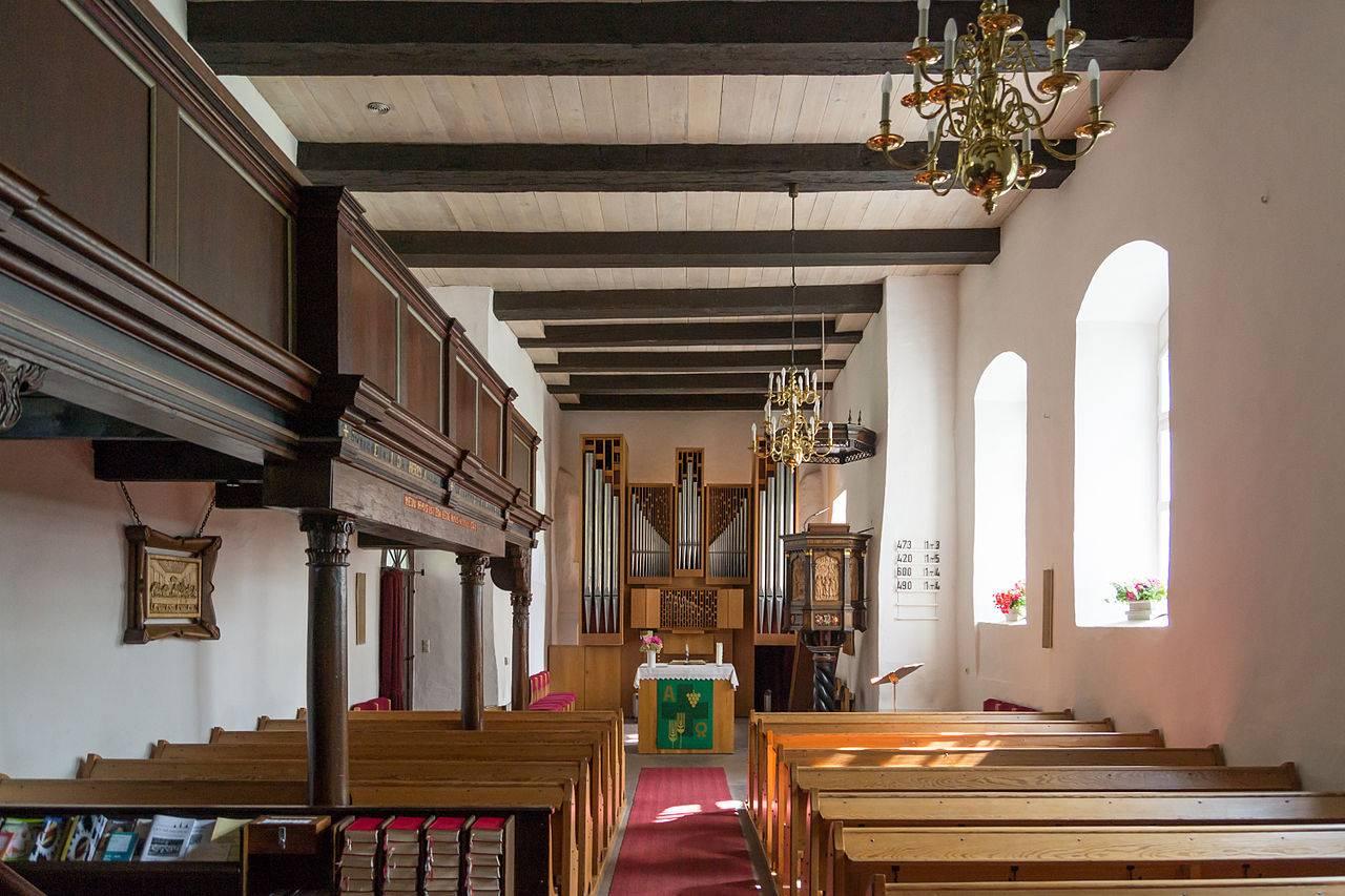 Ev.-Ref. Kirche Elbrinxe, Innenraum Richtung Altar