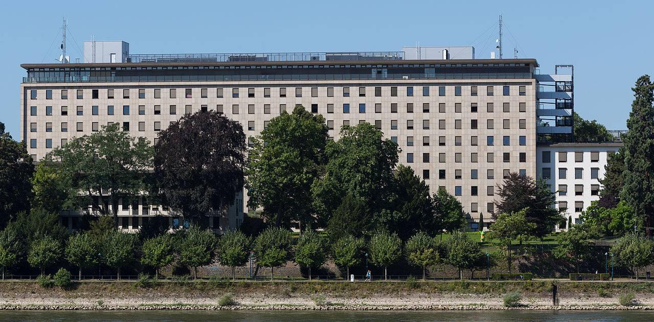 Fassade des Auswärtigen Amts von der Rheinseite