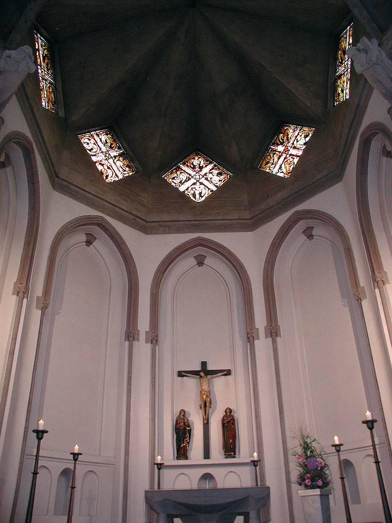 Chorbereich der Kirche