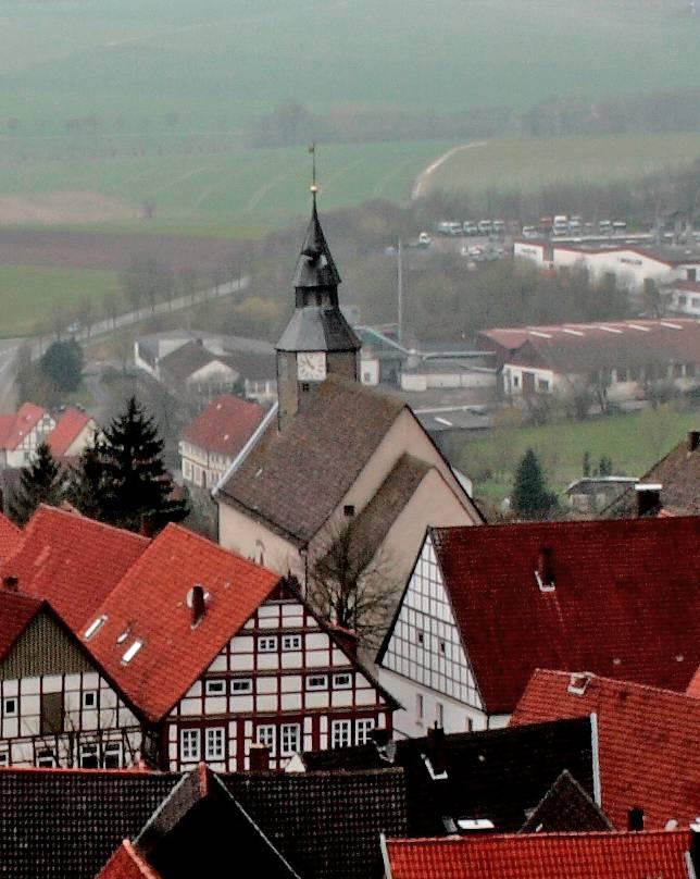 Blick über die Stadt auf die evangelische Kirche