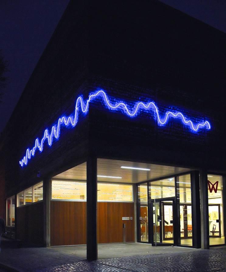 BRAINWAVE 2018 des Künstlers Jan van Munster am Wilhelm-Morgner-Haus, nachts