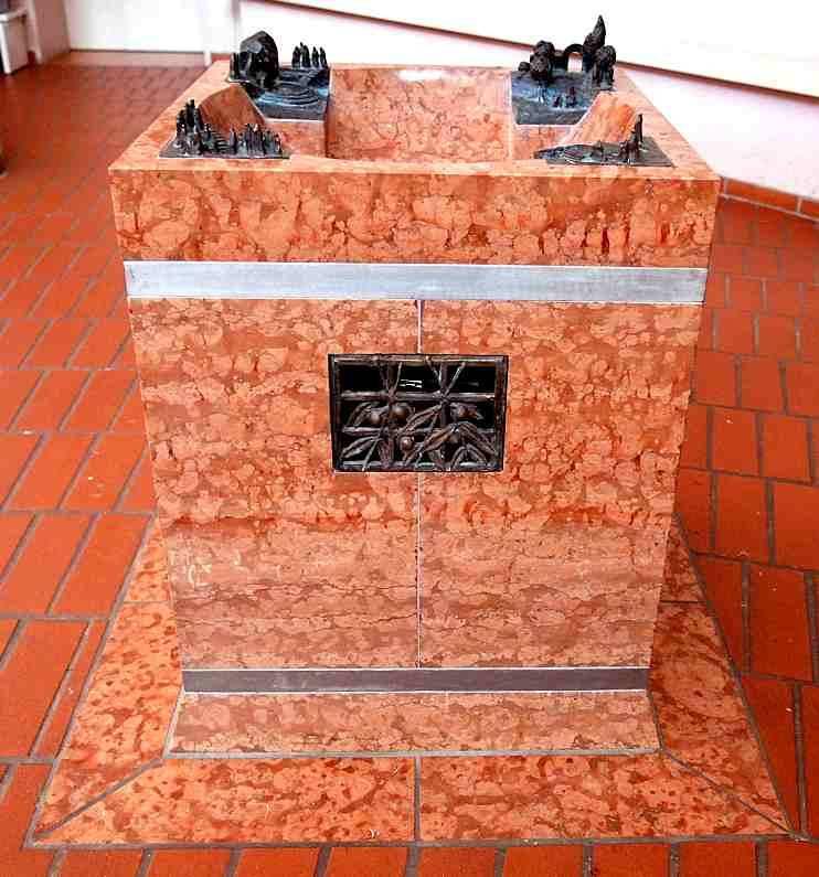 Taufbrunnen der Kirche