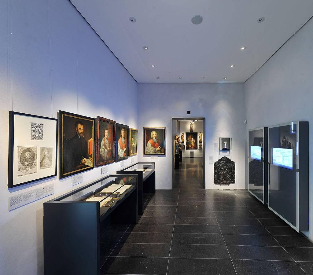 Stiftsmuseum Raum 4, „Geschichte des Stifts“