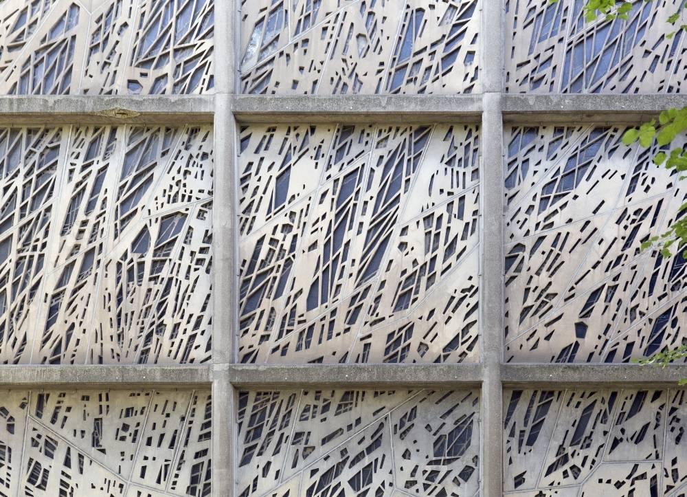 Detail der Betonglasfenster von außen
