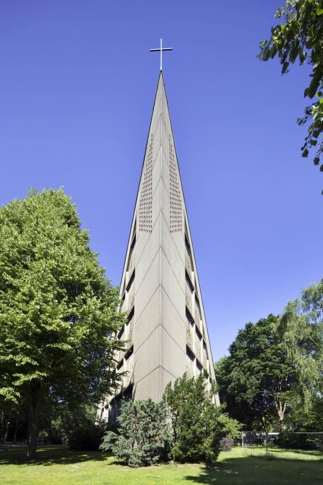 Außenansicht der Kirche von Westen