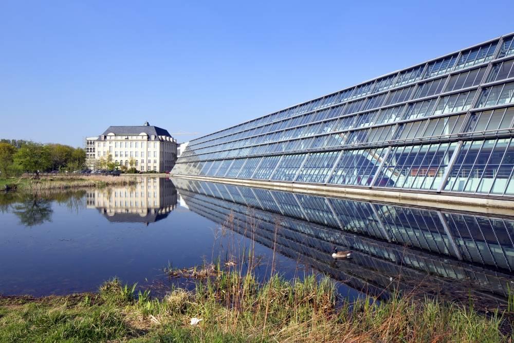 Blick entlang des Wissenschaftsparks zum heutigen Arbeitsgericht