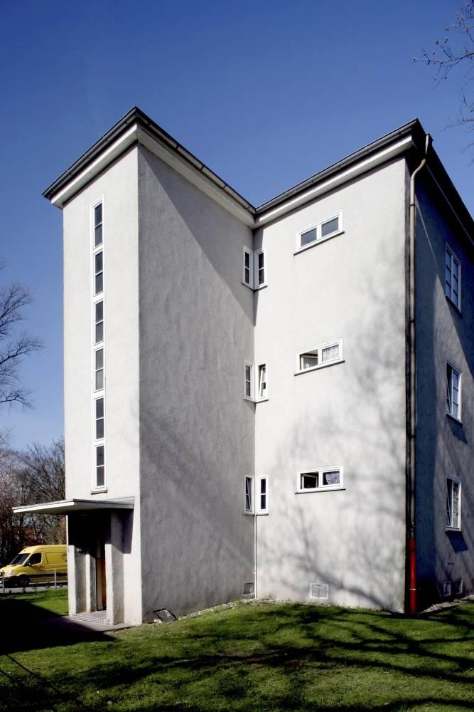 Haus mit vorspringenden Bauteil für das Treppenhaus