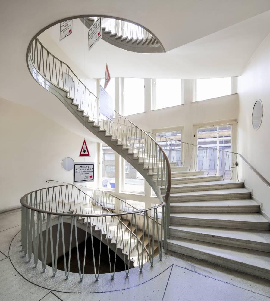Blick in das Treppenhaus des Verwaltungsgebäudes der Thyssen Draht AG