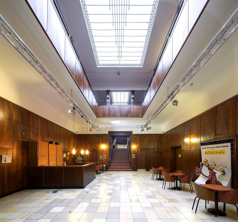 Blick in das Foyer der Schauburg