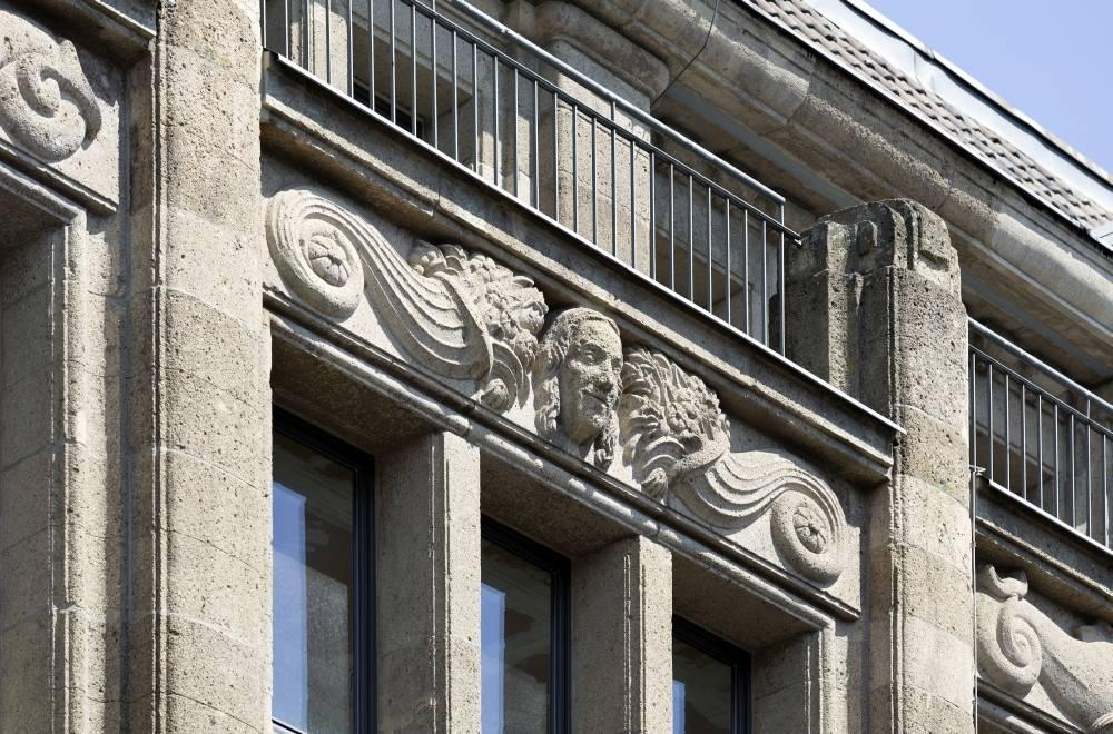 Relief im Obergeschoss des WEKA-Karrees