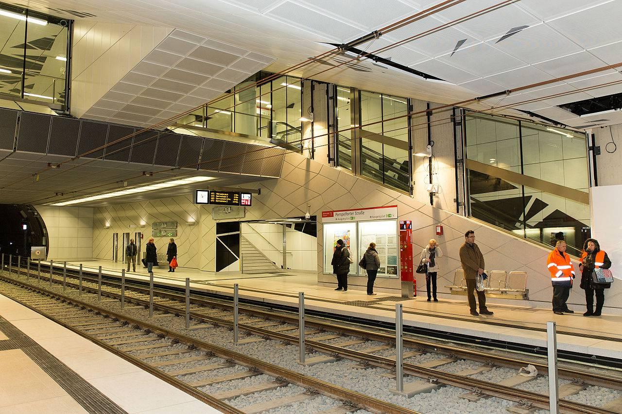 Haltestelle Pempelforter Straße, Bahnsteig mit Sichtfenster zur Verteilerebene