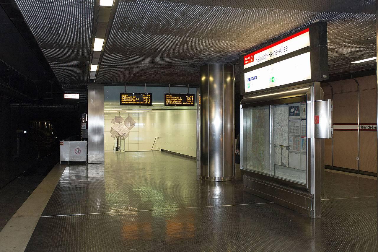 Haltestelle Heinrich-Heine-Allee, Zugang vom zweiten ins dritte Untergeschoss