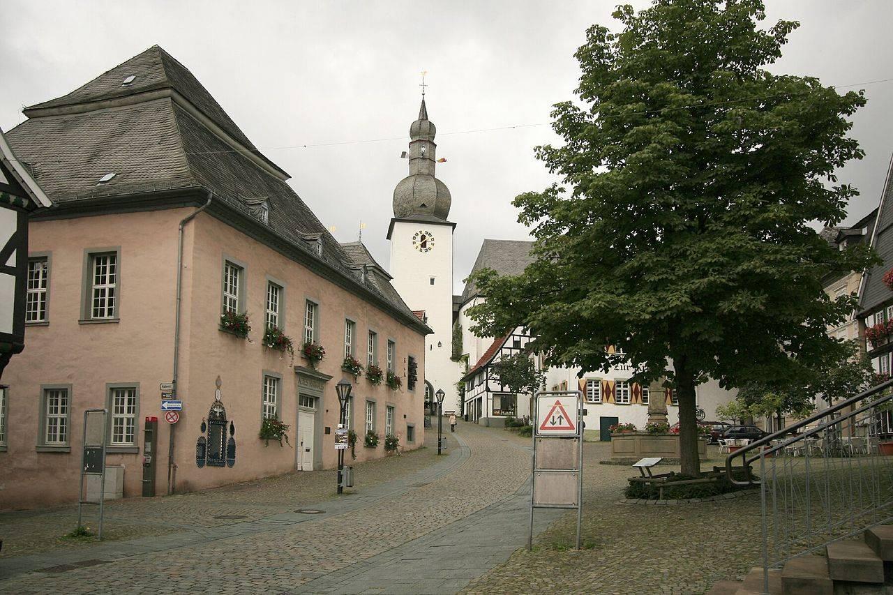 Blick auf das Rathaus in der Altstadt Arnsbergs