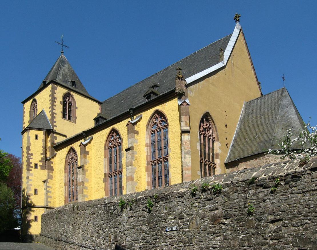 Blick auf die südliche Seite der Kirche
