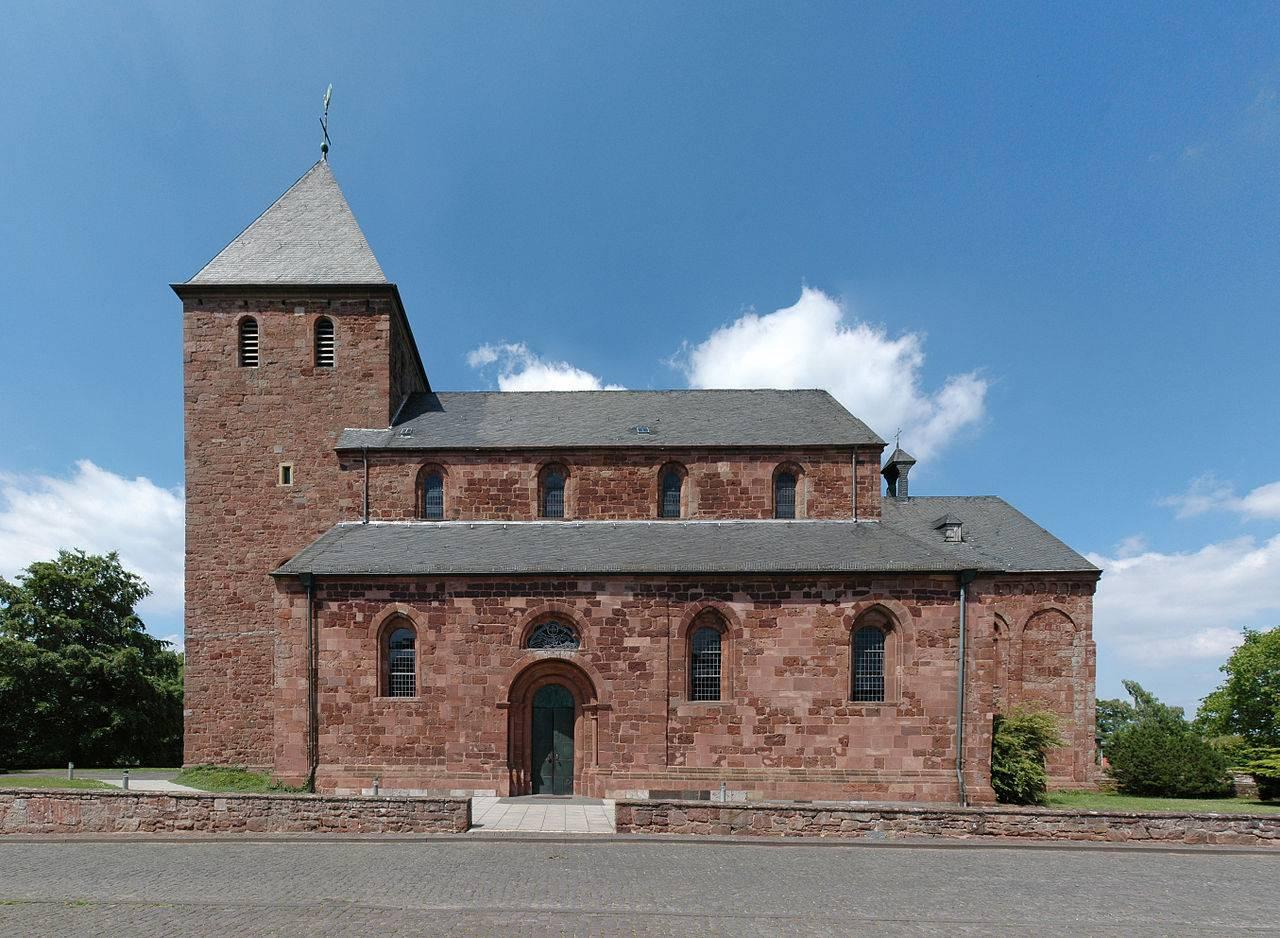 St. Johannes Baptist, von Süden mit Seitenportal