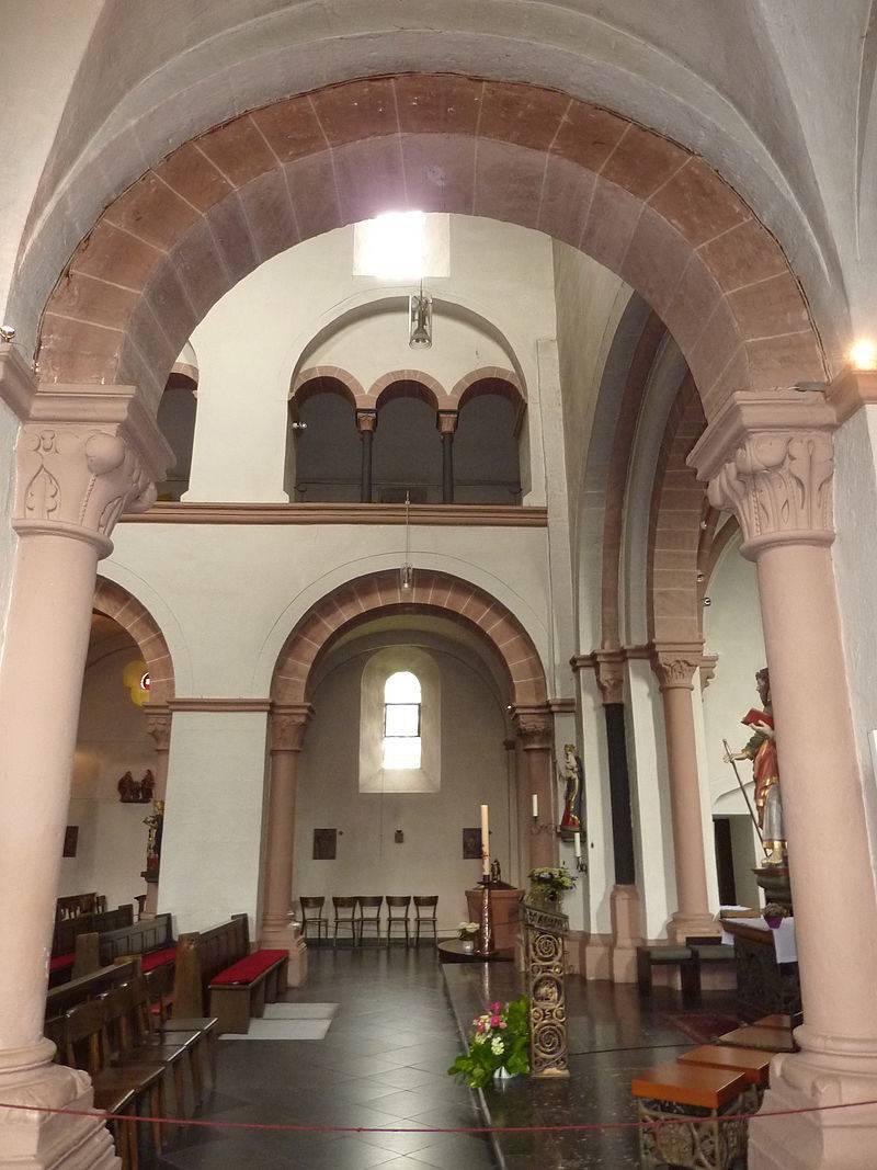 St. Johannes Baptist, Blick aus dem Seitenschiff ins Mittelschiff