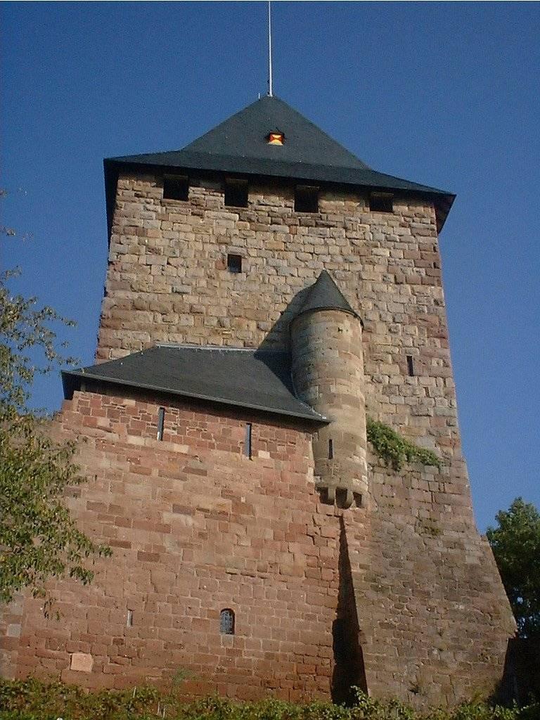 Blick hoch zum Wohnturm