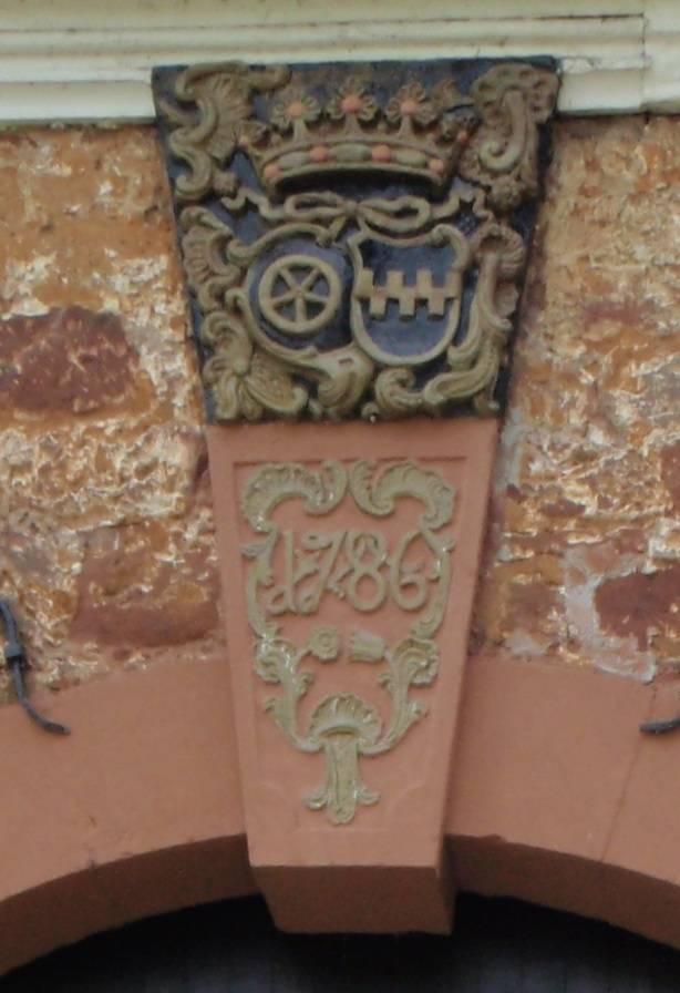 Detail des Wappens am Torhaus